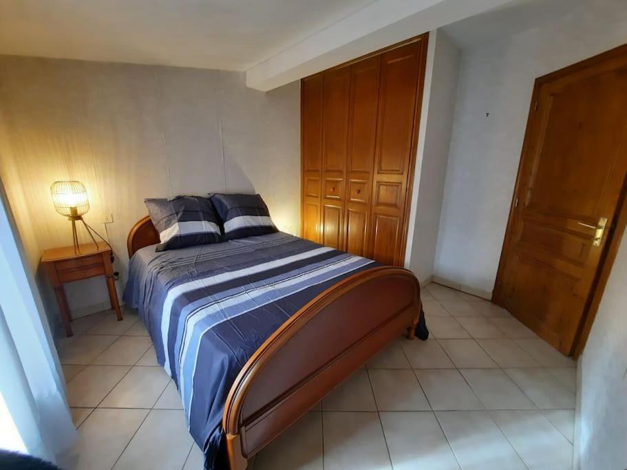 A 200 Metres Du Chateau : Maison De *